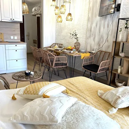 студио Premium,смокиня,созопол,5звезден затворен комплекс,4 басейна,1ва линия море Dobrich (Yambol)