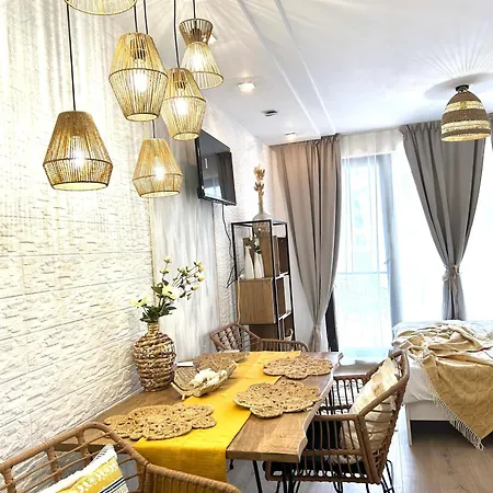 студио Premium,смокиня,созопол,5звезден затворен комплекс,4 басейна,1ва линия море Apartamento *