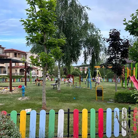 Apartamento студио Premium,смокиня,созопол,5звезден затворен комплекс,4 басейна,1ва линия море *