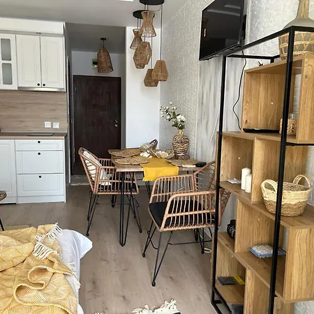 студио Premium,смокиня,созопол,5звезден затворен комплекс,4 басейна,1ва линия море *