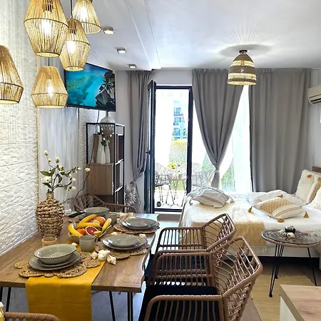 студио Premium,смокиня,созопол,5звезден затворен комплекс,4 басейна,1ва линия море Dobrich (Yambol)