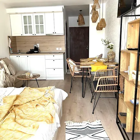 студио Premium,смокиня,созопол,5звезден затворен комплекс,4 басейна,1ва линия море Apartamento