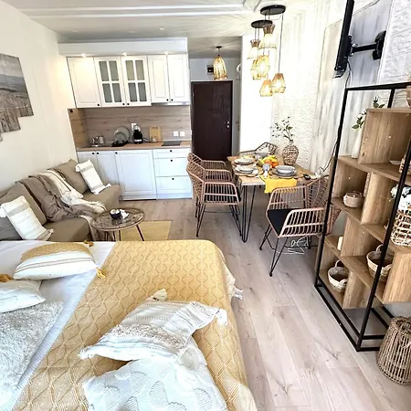 студио Premium,смокиня,созопол,5звезден затворен комплекс,4 басейна,1ва линия море *