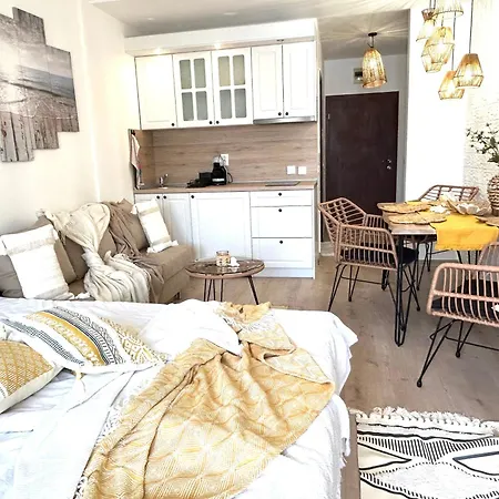 студио Premium,смокиня,созопол,5звезден затворен комплекс,4 басейна,1ва линия море * Dobrich (Yambol)