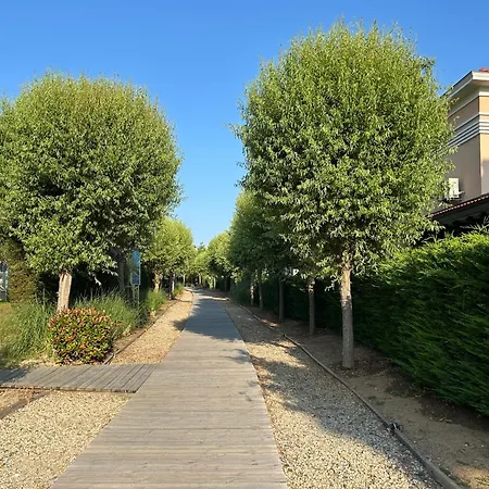 студио Premium,смокиня,созопол,5звезден затворен комплекс,4 басейна,1ва линия море Dobrich (Yambol)