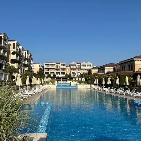 студио Premium,смокиня,созопол,5звезден затворен комплекс,4 басейна,1ва линия море Apartamento *