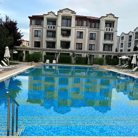 Apartment студио Premium,смокиня,созопол,5звезден затворен комплекс,4 басейна,1ва линия море