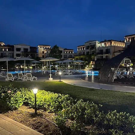 студио Premium,смокиня,созопол,5звезден затворен комплекс,4 басейна,1ва линия море Apartment Dobrich (Yambol)