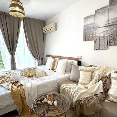 студио Premium,смокиня,созопол,5звезден затворен комплекс,4 басейна,1ва линия море * Dobrich (Yambol)