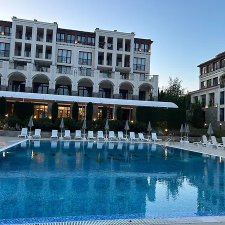 студио Premium,смокиня,созопол,5звезден затворен комплекс,4 басейна,1ва линия море Apartment