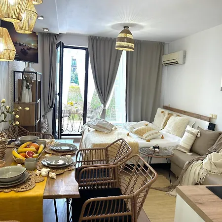 Apartment студио Premium,смокиня,созопол,5звезден затворен комплекс,4 басейна,1ва линия море