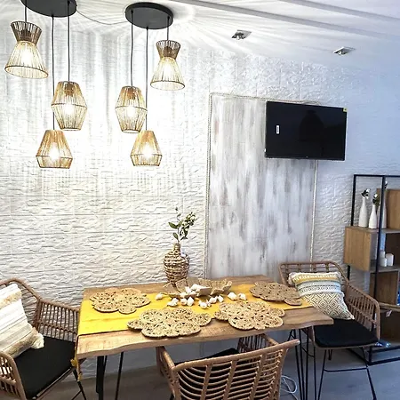 студио Premium,смокиня,созопол,5звезден затворен комплекс,4 басейна,1ва линия море Apartment *