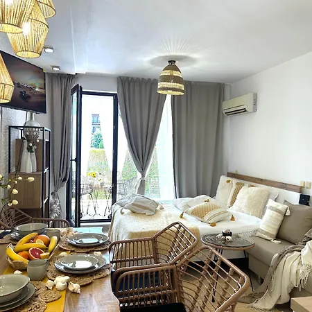 студио Premium,смокиня,созопол,5звезден затворен комплекс,4 басейна,1ва линия море Apartment Dobrich (Yambol)