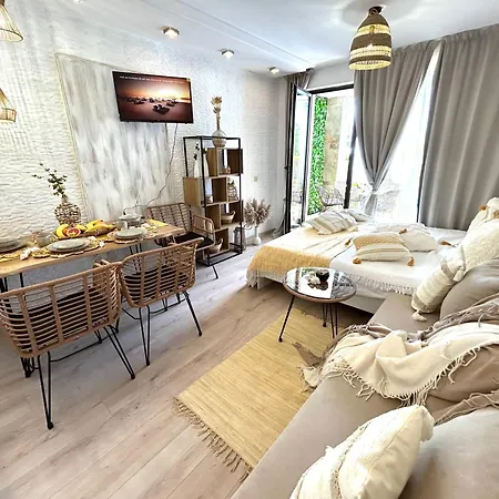 студио Premium,смокиня,созопол,5звезден затворен комплекс,4 басейна,1ва линия море *