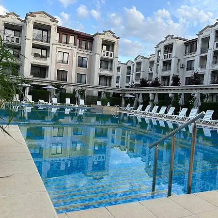 студио Premium,смокиня,созопол,5звезден затворен комплекс,4 басейна,1ва линия море Dobrich (Yambol)