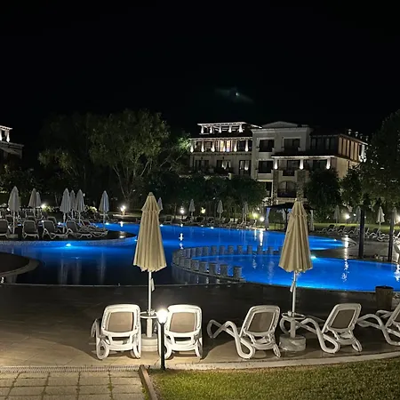 Apartment студио Premium,смокиня,созопол,5звезден затворен комплекс,4 басейна,1ва линия море