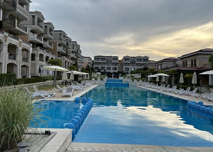 студио Premium,смокиня,созопол,5звезден затворен комплекс,4 басейна,1ва линия море Апартаменты