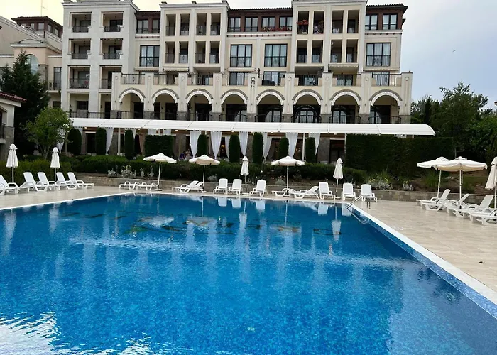 Апартаменты студио Premium,смокиня,созопол,5звезден затворен комплекс,4 басейна,1ва линия море Dobrich (Yambol)