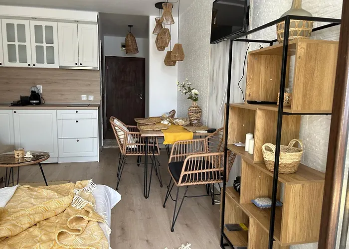 студио Premium,смокиня,созопол,5звезден затворен комплекс,4 басейна,1ва линия море *