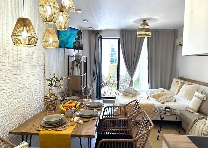 студио Premium,смокиня,созопол,5звезден затворен комплекс,4 басейна,1ва линия море Dobrich (Yambol)