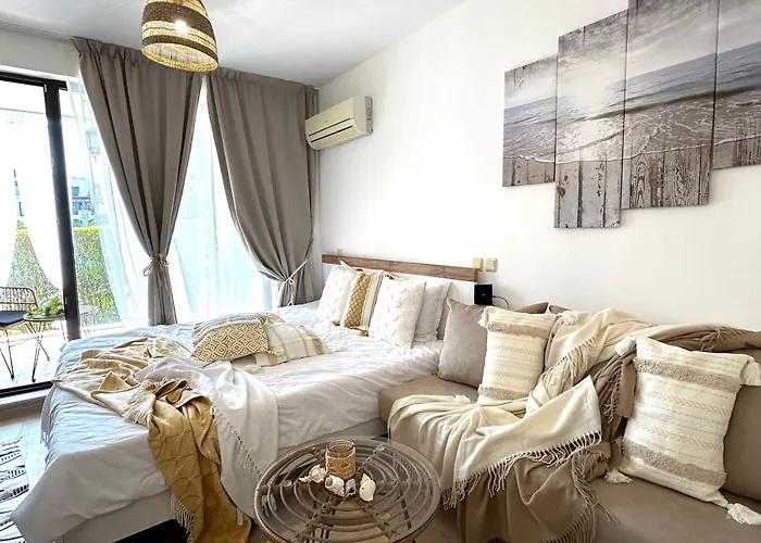 студио Premium,смокиня,созопол,5звезден затворен комплекс,4 басейна,1ва линия море * Dobrich (Yambol)