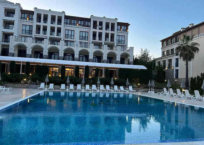 студио Premium,смокиня,созопол,5звезден затворен комплекс,4 басейна,1ва линия море Апартаменты