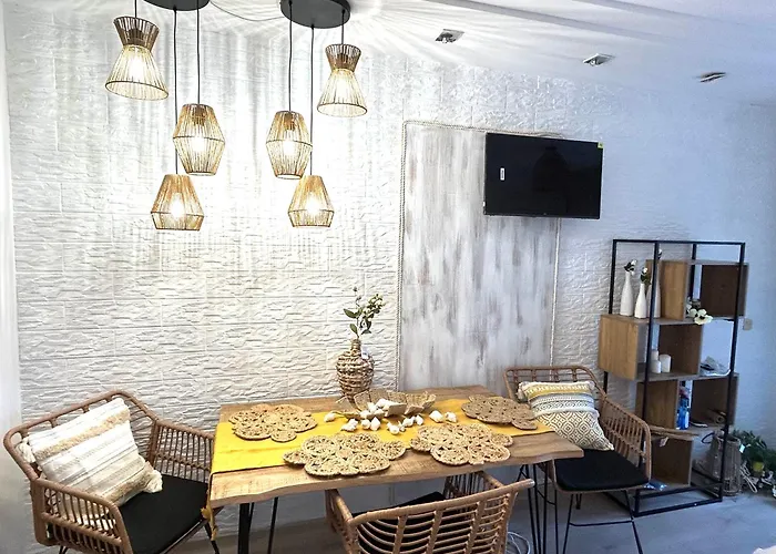 студио Premium,смокиня,созопол,5звезден затворен комплекс,4 басейна,1ва линия море Апартаменты *