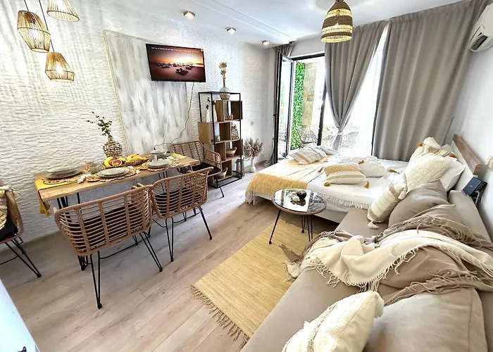 студио Premium,смокиня,созопол,5звезден затворен комплекс,4 басейна,1ва линия море *