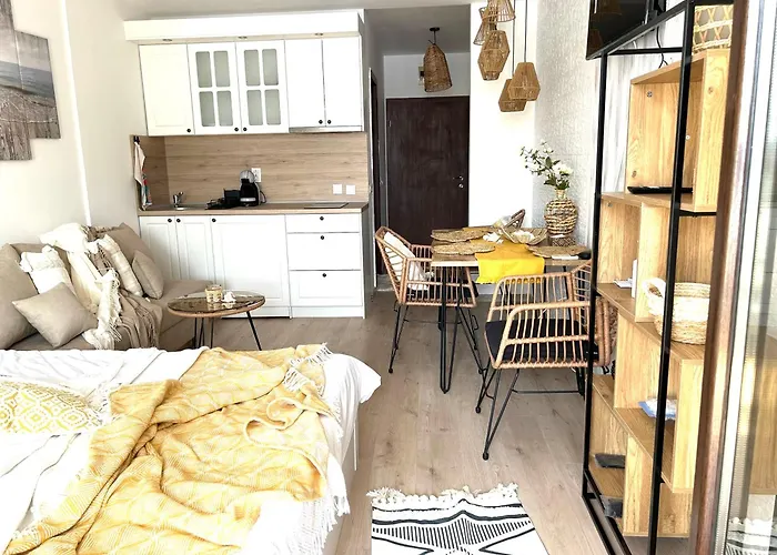 студио Premium,смокиня,созопол,5звезден затворен комплекс,4 басейна,1ва линия море Апартаменты