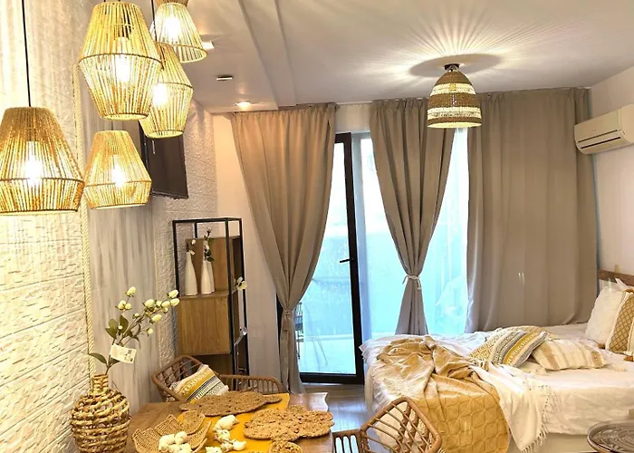 студио Premium,смокиня,созопол,5звезден затворен комплекс,4 басейна,1ва линия море Апартаменты *