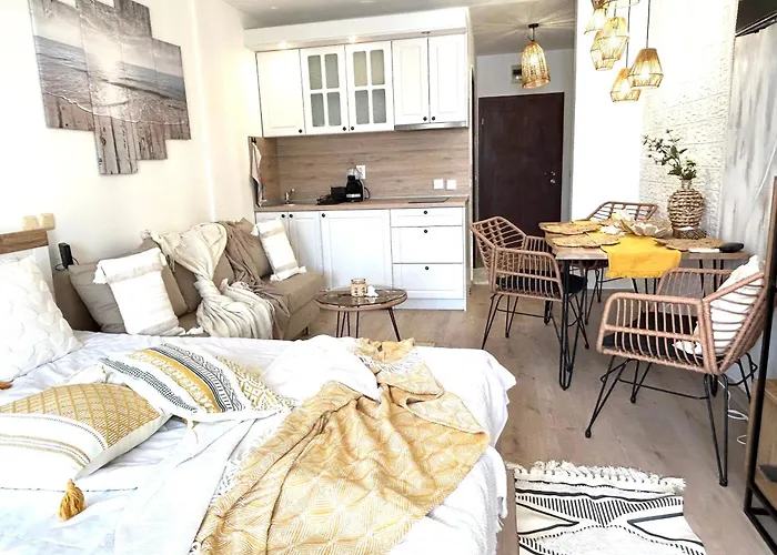 студио Premium,смокиня,созопол,5звезден затворен комплекс,4 басейна,1ва линия море * Dobrich (Yambol)